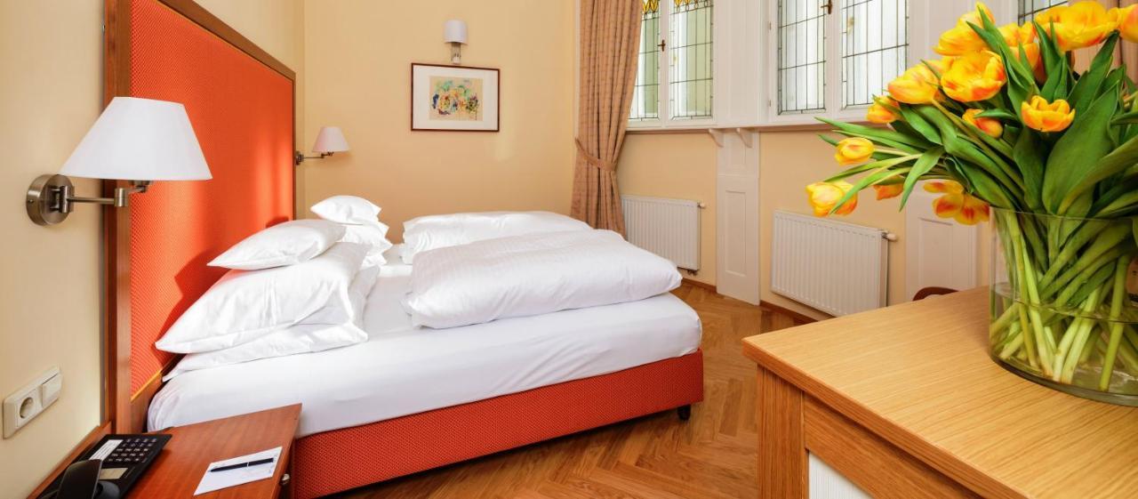 Hotel Herzoghof Baden Bagian luar foto