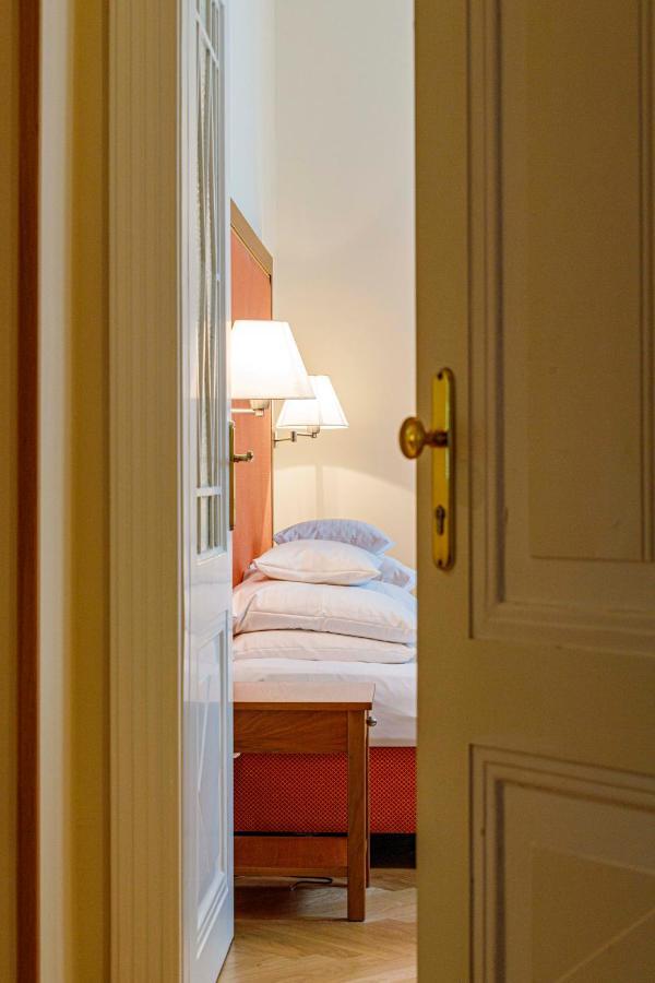 Hotel Herzoghof Baden Bagian luar foto