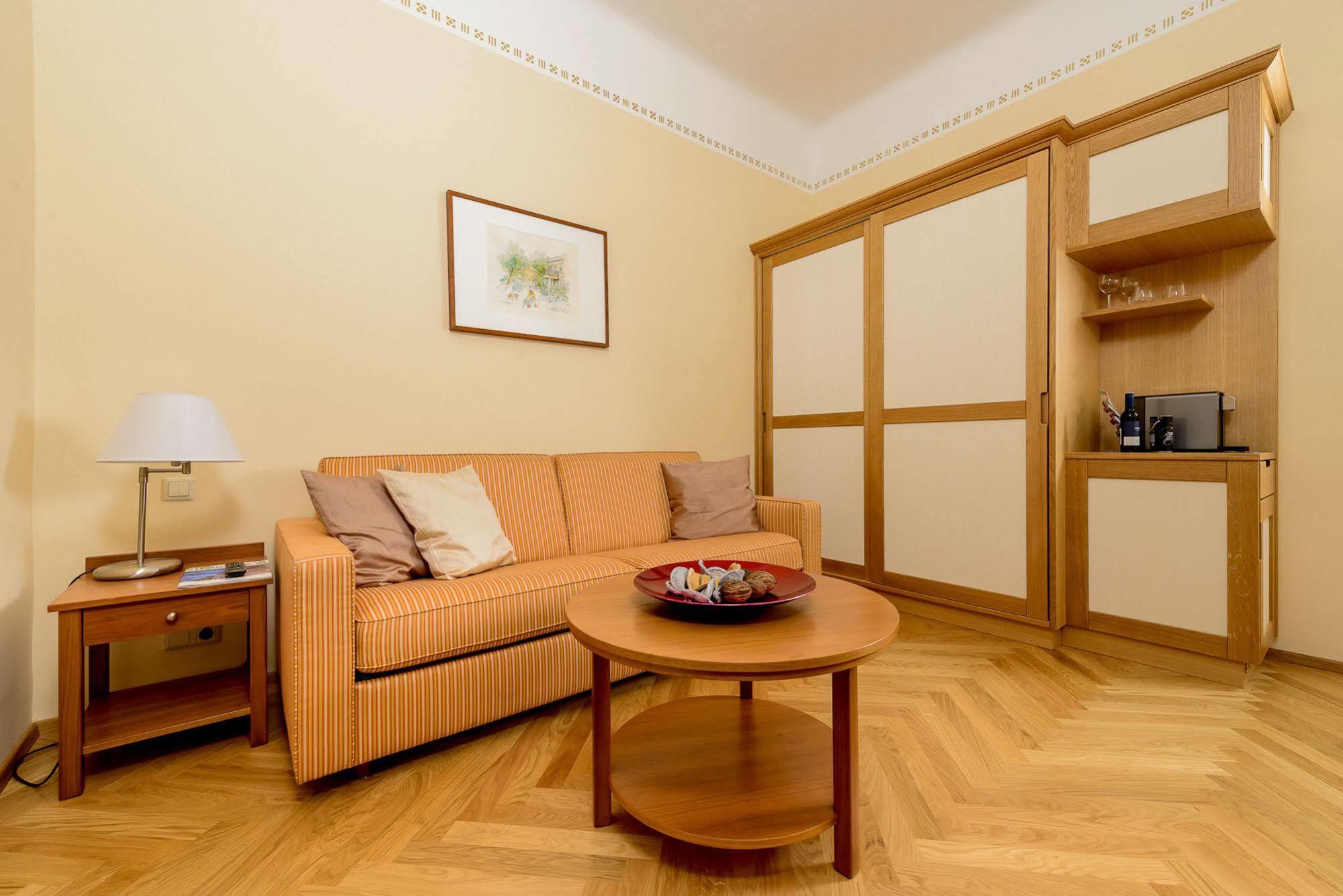 Hotel Herzoghof Baden Bagian luar foto