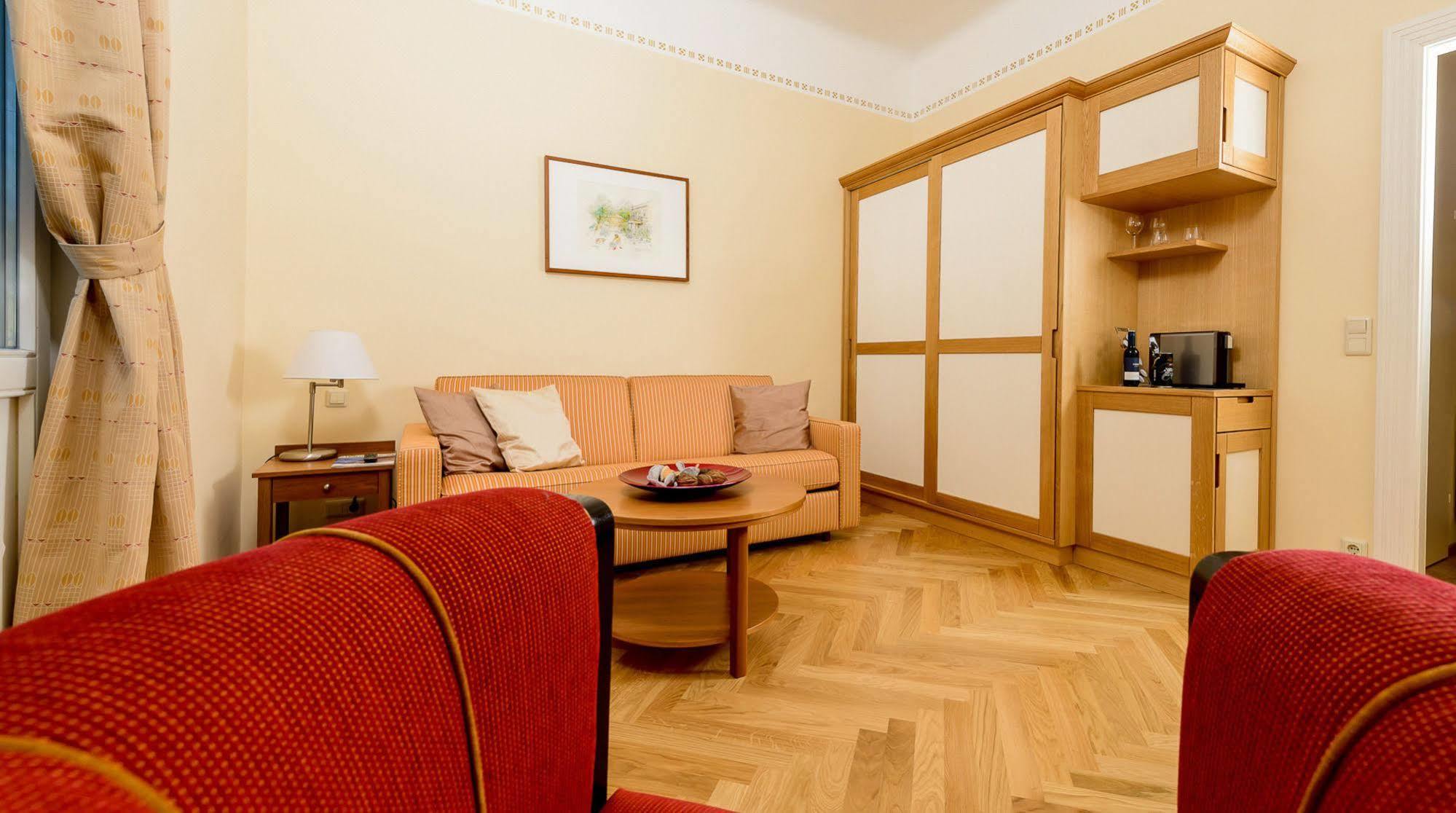 Hotel Herzoghof Baden Bagian luar foto