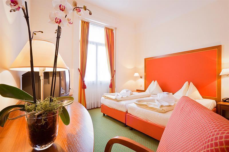 Hotel Herzoghof Baden Bagian luar foto
